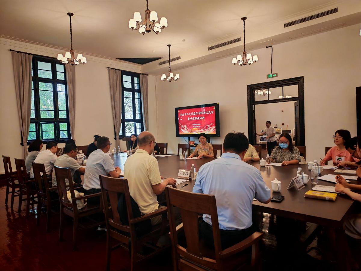 座谈会现场.jpg