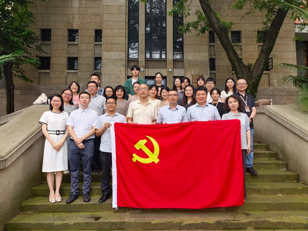 参会人员合影.jpg